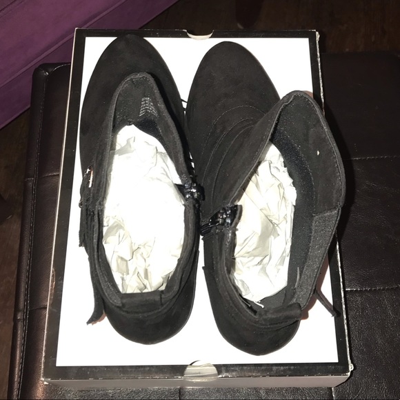 EUC Suede Ankle Boots - Picture 5 of 6